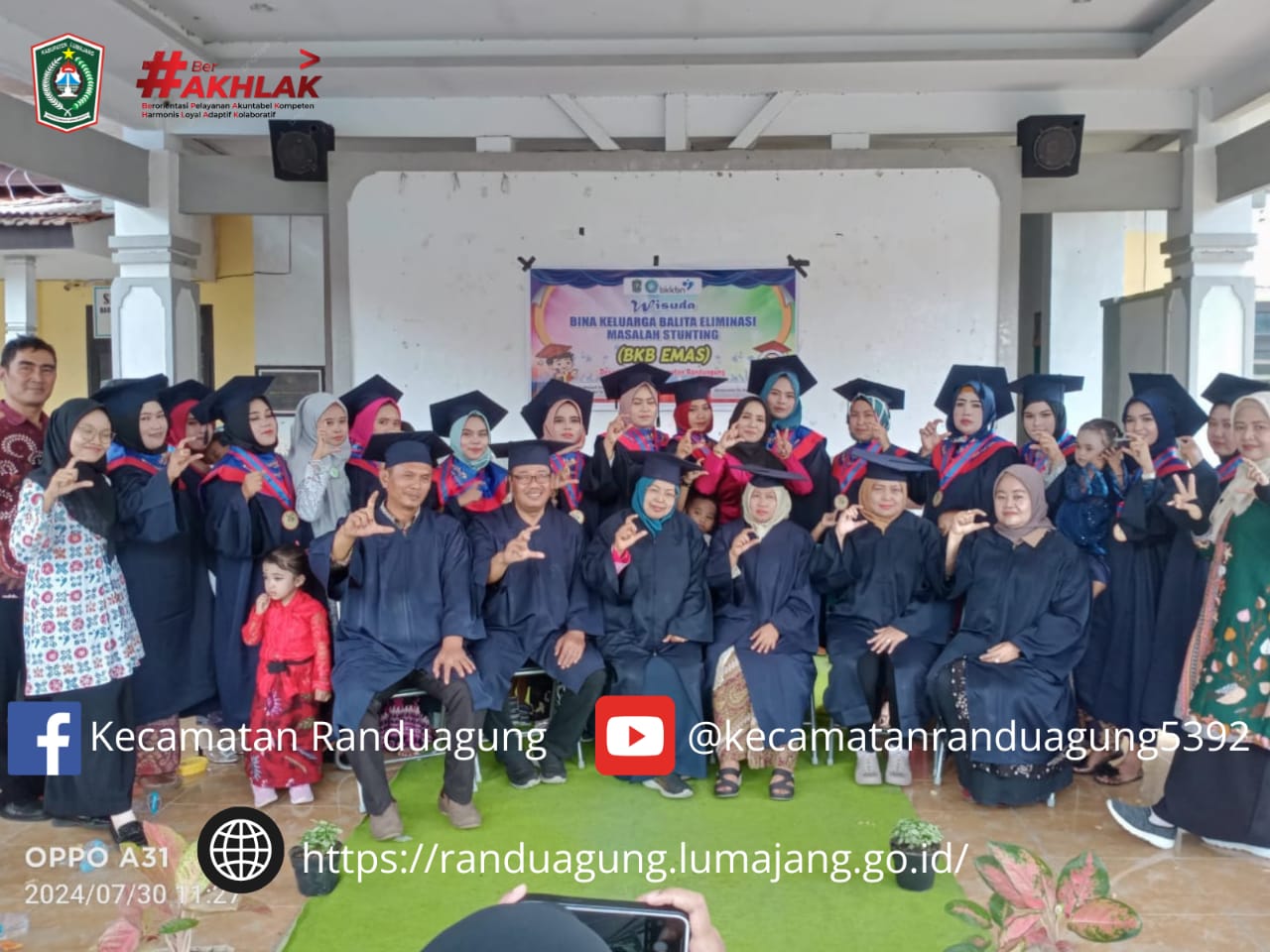 Wisuda BKB EMAS (Bina Keluarga Eliminasi Masalah Stunting) di Desa Kalidilem