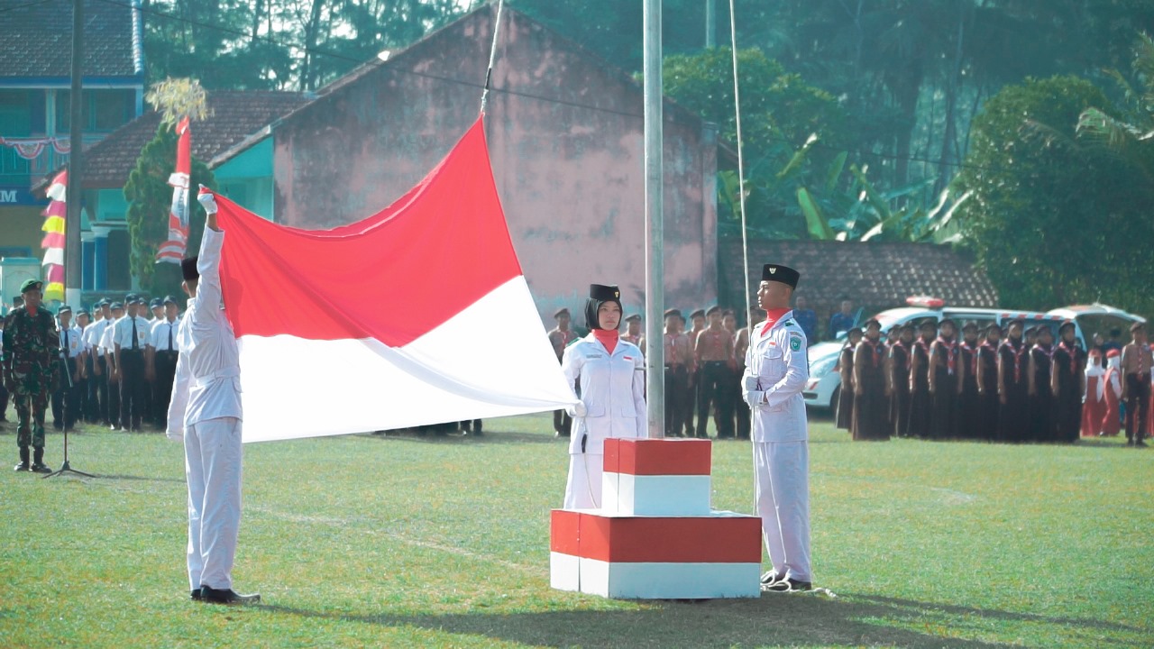 Upacara HUT RI Ke 79 Kecamatan Randuagung