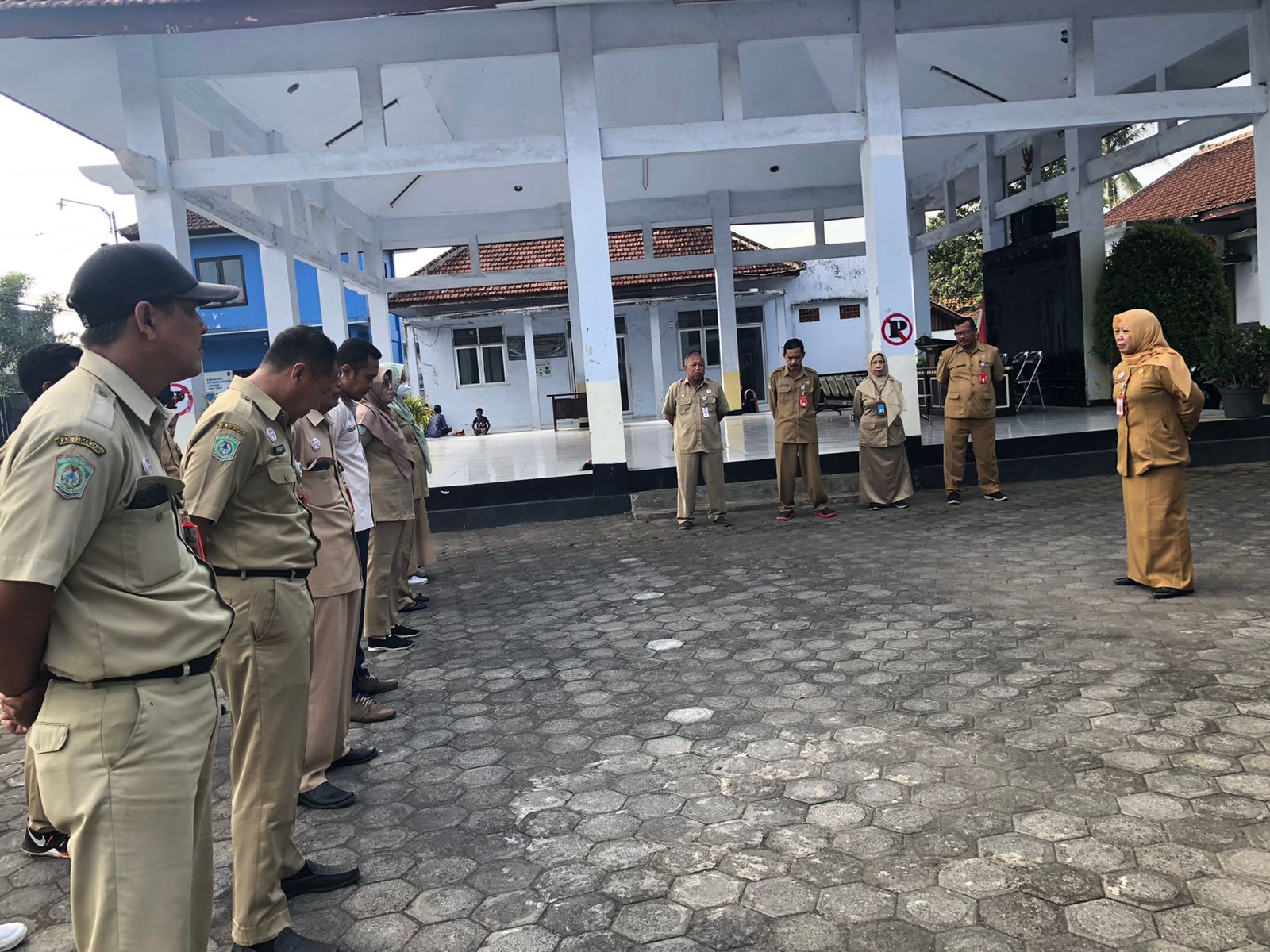 Kegiatan Apel Pagi Kantor Kecamatan Randuagung