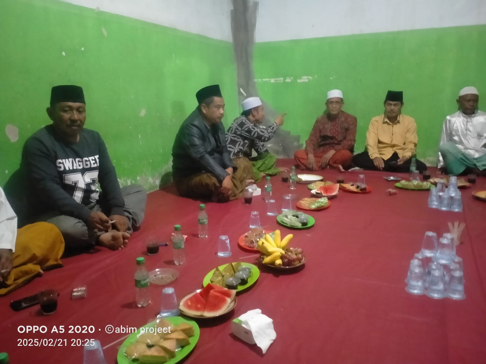 Menghadiri acara pengajian