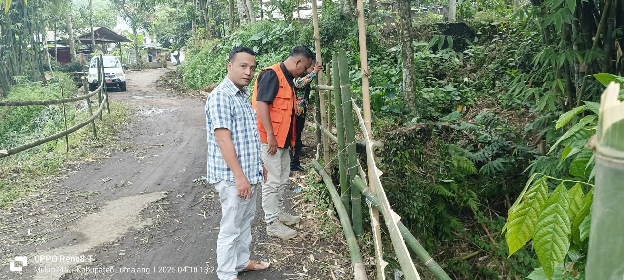 Survey lokasi longsor