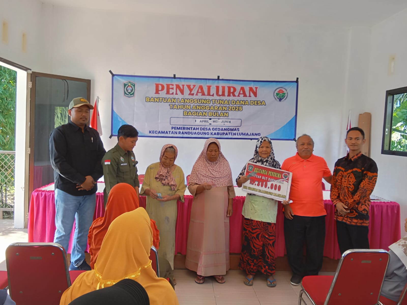Penyaluran PLT DD di Desa Gedangmas Kec. Randuagung