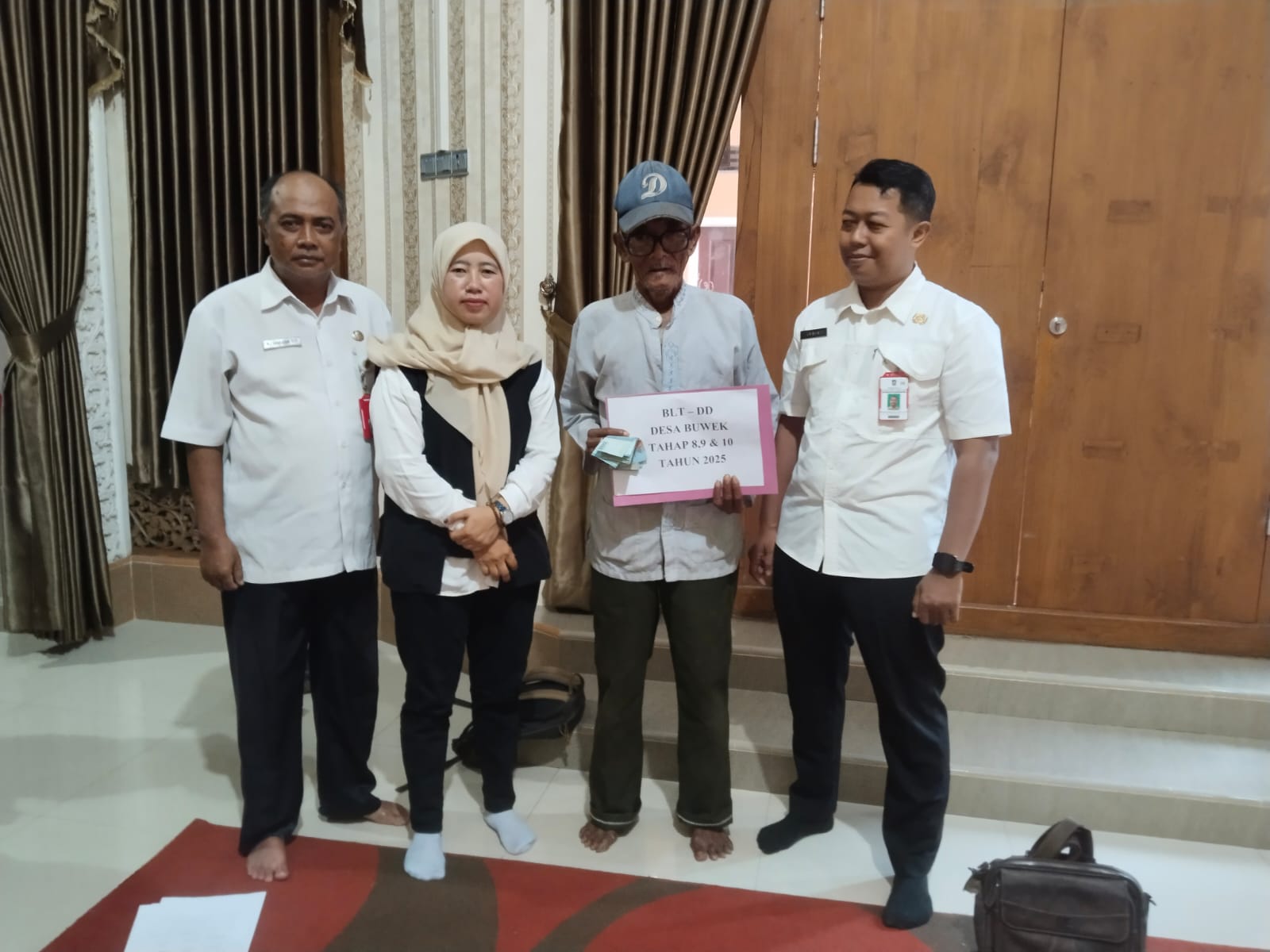 Kegiatan Penyerahan bantuan 