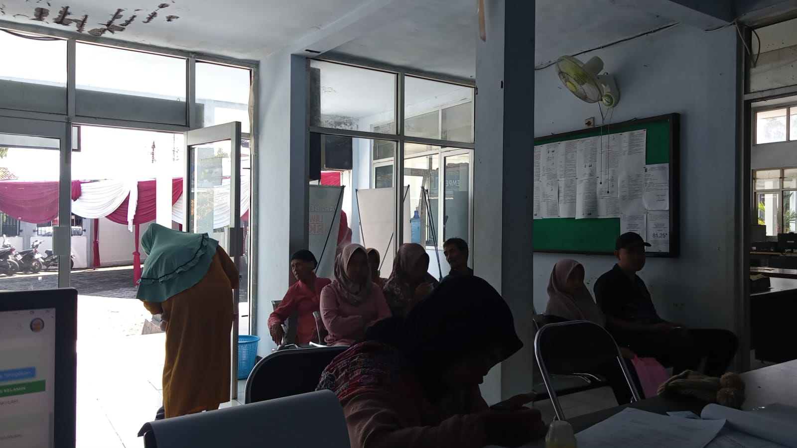 Kegiatan Pelayanan KK, KTP dan Akta Kelahiran