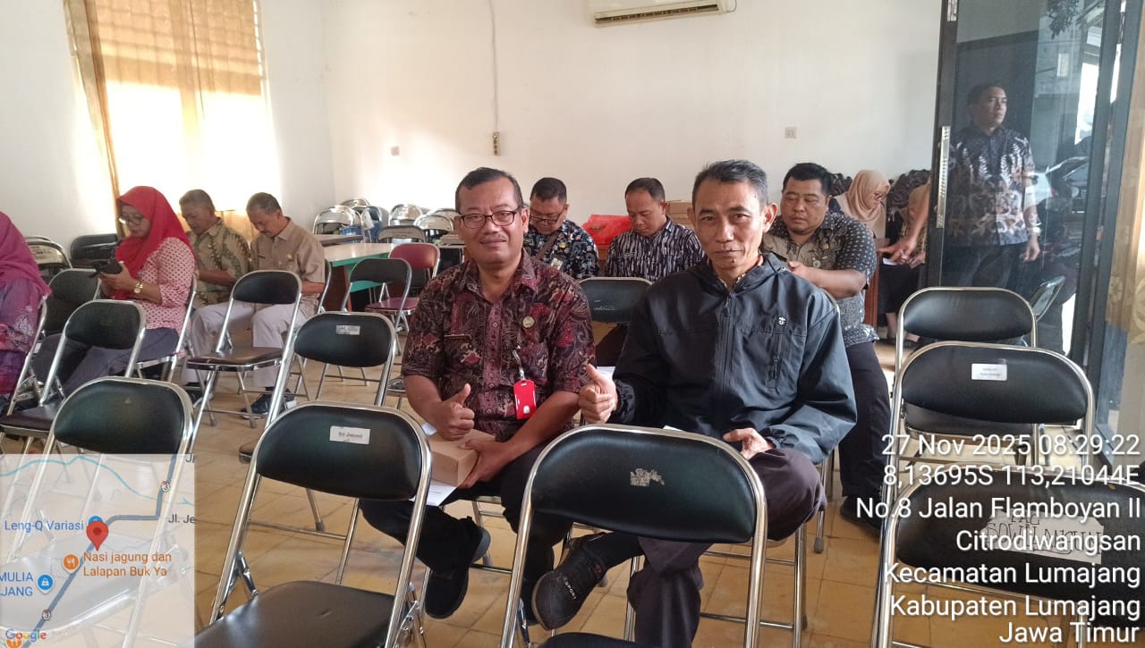 Mengikuti Kegiatan Rapat