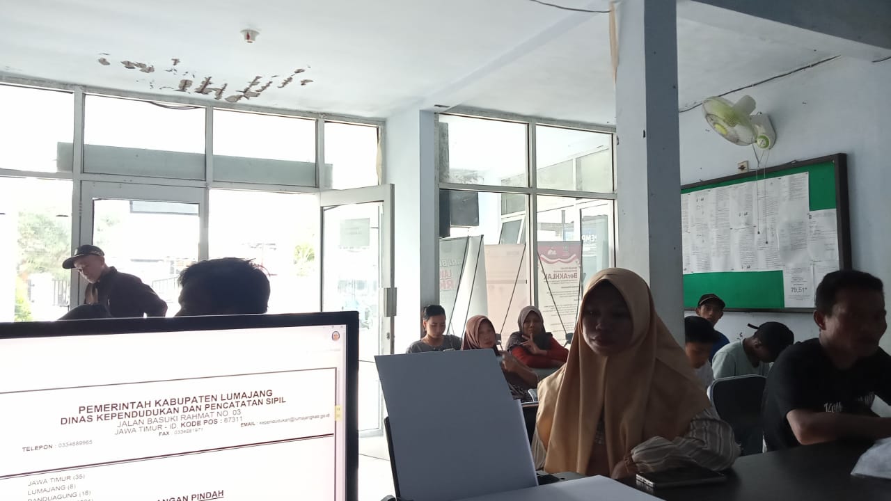 Kegiatan Pelayanan KK, KTP dan Akta Kelahiran