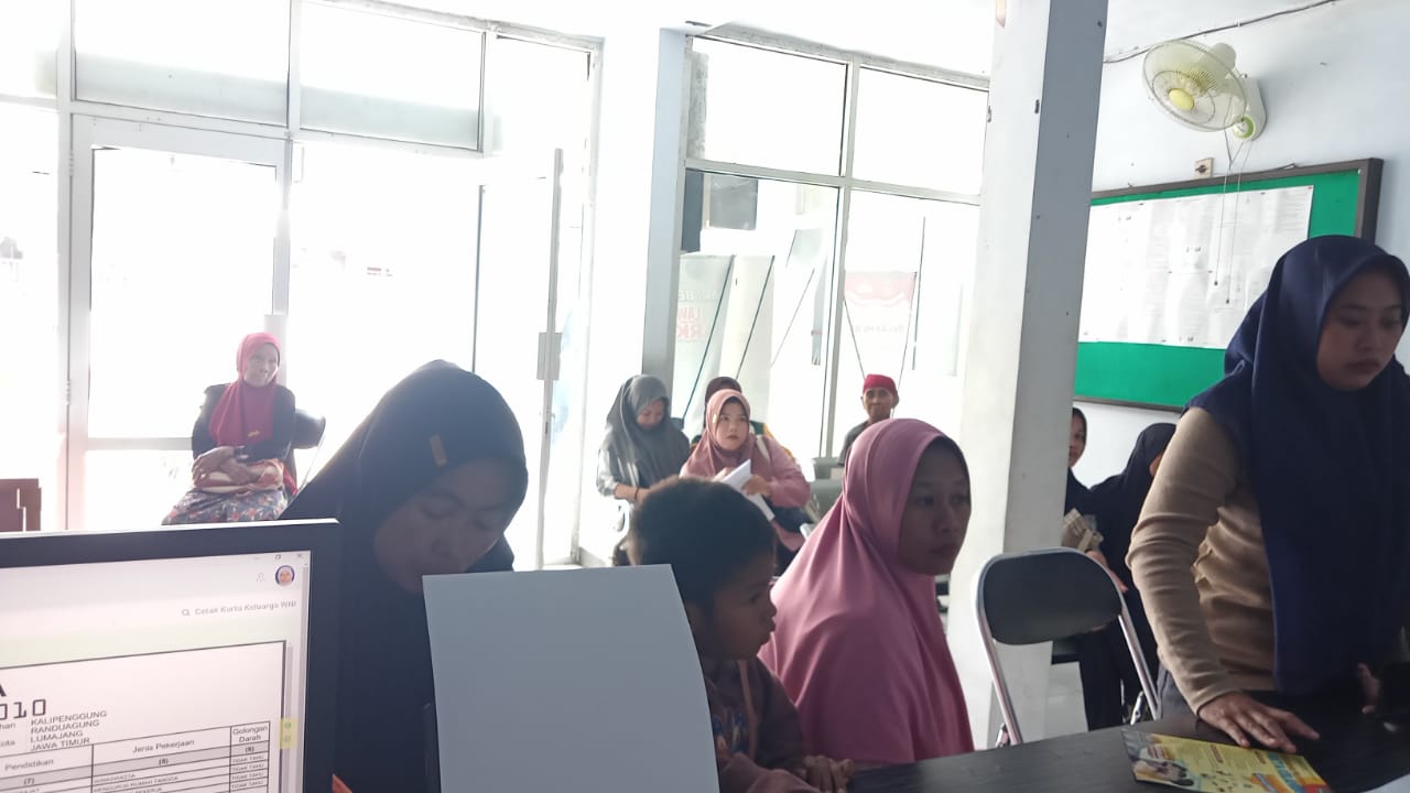 Kegiatan Pelayanan KK, KTP dan Akta Kelahiran