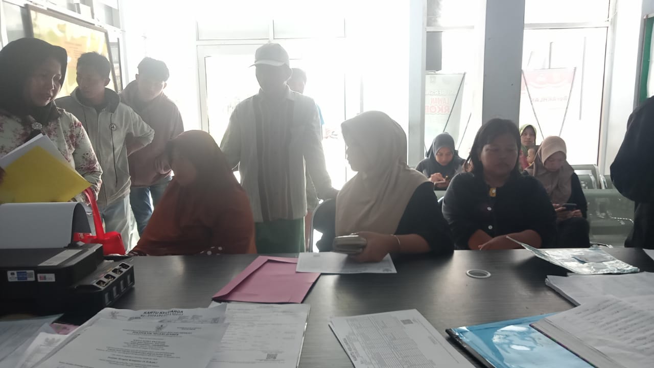 Kegiatan Pelayanan KK, KTP dan Akta Kelahiran