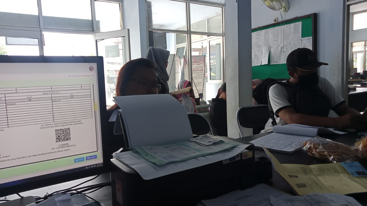 Kegiatan Pelayanan KK, KTP dan Akta Kelahiran