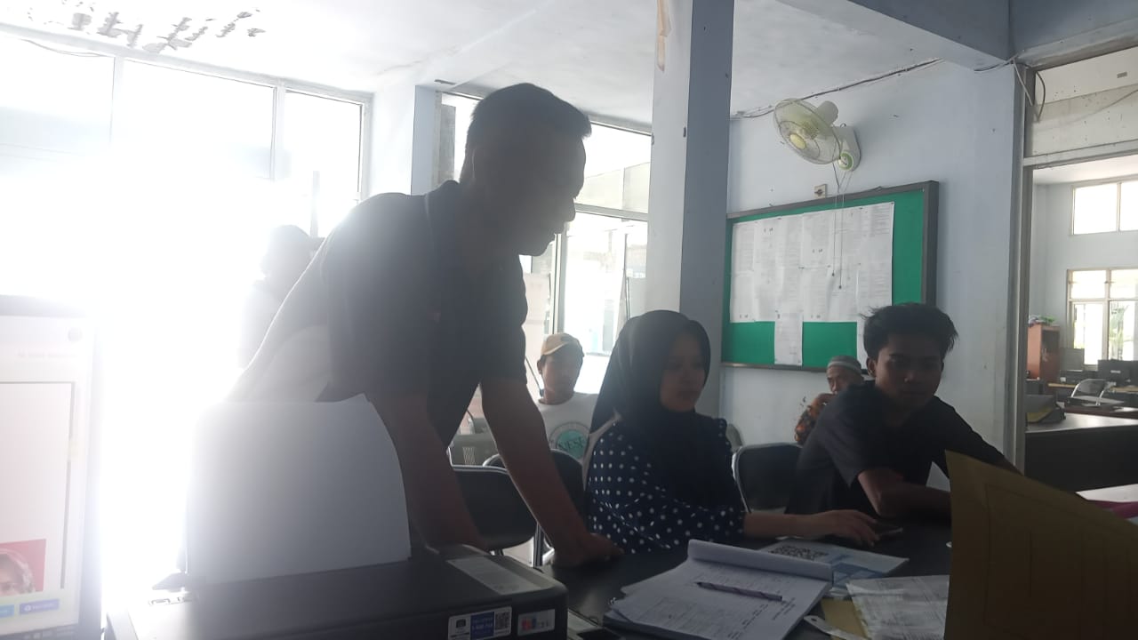 Kegiatan Pelayanan KK, KTP dan Akta Kelahiran