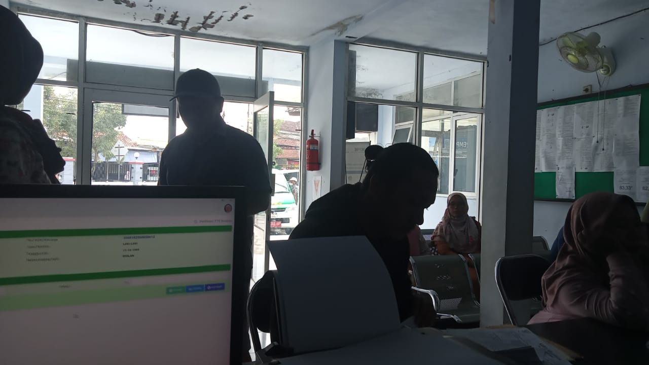 Kegiatan Pelayanan KK, KTP dan Akta Kelahiran