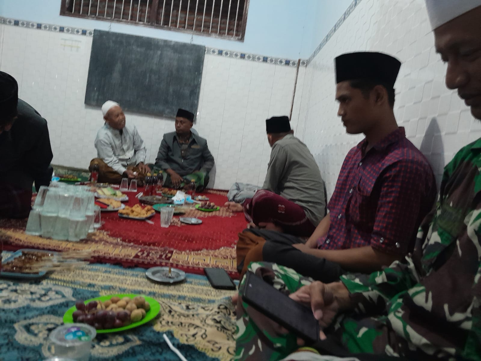 Menghadiri acara pengajian